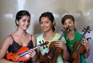 Tres violines